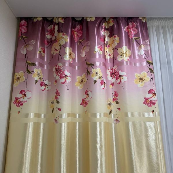 Атласні штори Камала фіолетові з квітами 150x270 см 2 шт на тасьмі Kamala-1 фото
