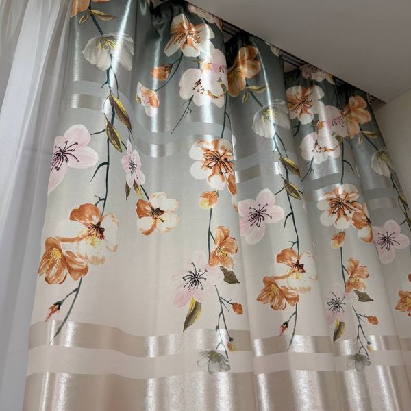Атласні штори Камала бірюзові з квітами 150x270 см 2 шт на тасьмі Kamala-2 фото