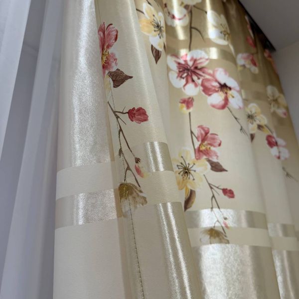 Атласные шторы Камала оливковые с цветами 150x270 см 2 шт на тесьме Kamala-4 фото