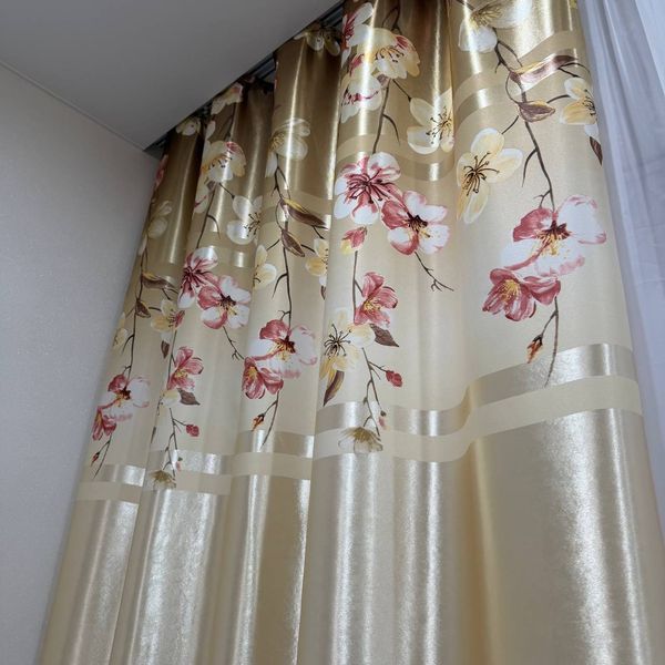Атласные шторы Камала оливковые с цветами 150x270 см 2 шт на тесьме Kamala-4 фото