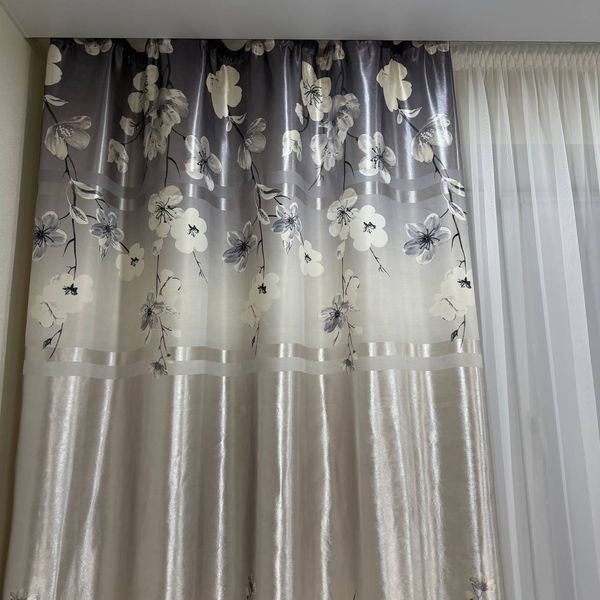 Атласные шторы Камала серые с цветами 150x270 см 2 шт на тесьме Kamala-5 фото
