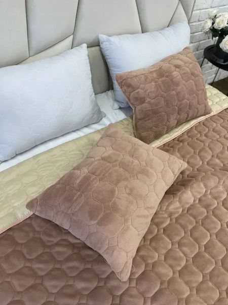 Стьогане велюрове покривало Роуз 220х240 з подушками 60х40 карамель Cap-Rose-4 фото