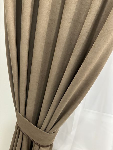 Готовые пошитые шторы из ткани микровелюр Diamond 150*270см - 2 шт цвета капучино Petek-193 фото